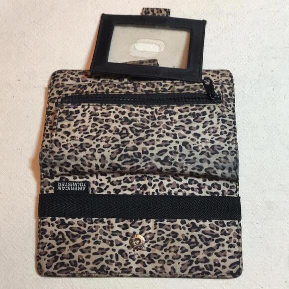 🍁American Tourister checkbook wallet. - Picture 5 of 8